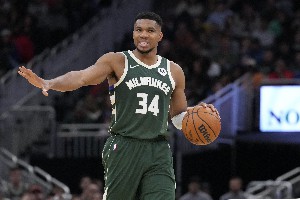 大胆路人问为何不打NBA？魔兽怒怼：你过得也不咋样，管好自己